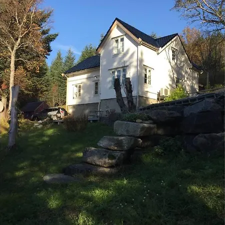 Vestvagoy Lofoten. Hytte/hus Pa Li. Rusta